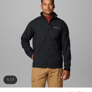 Columbia Ascender Softshell Jacket Black in size Medium Normally $125